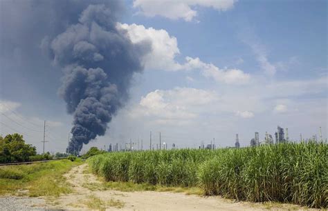 Fire breaks out at Louisiana refinery; no injuries reported